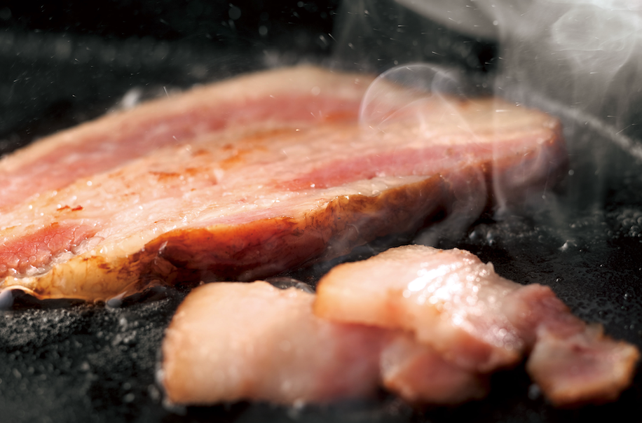 ベーコンは中火でじっくり塩や胡椒は不要